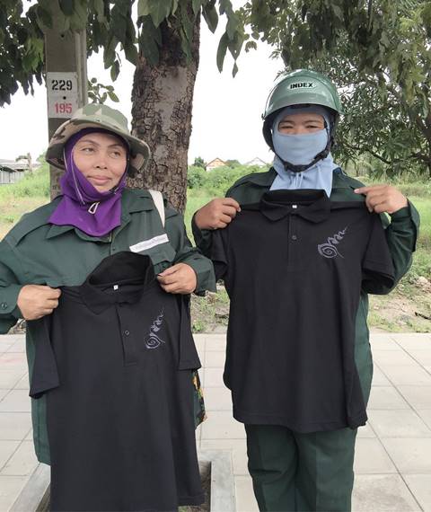 ณเดชน์ พร้อมคุณพ่อคุณแม่ ขอทำดีเพื่อพ่อ ทำเสื้อดำแจก