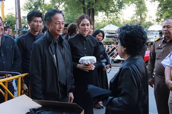 ชมพู่ อารยา ปลื้มใจที่สุดในชีวิต รับประทานไก่ทอด จากพระองค์โสมฯ