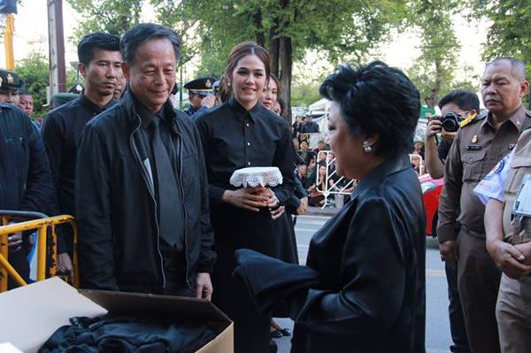 ชมพู่ อารยา ปลื้มใจที่สุดในชีวิต รับประทานไก่ทอด จากพระองค์โสมฯ