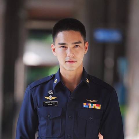 บูม กิตตน์ก้อง กับบัดดี้คู่ใจ มิตรภาพในค่ายทหาร เพื่อนกันไม่มีชนชั้น บูม กิตตน์ก้อง กับบัดดี้คู่ใจ มิตรภาพในค่ายทหาร เพื่อนกันไม่มีชนชั้น 