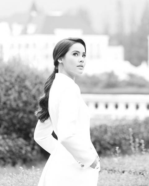 ย้อนชมคลิป ญาญ่า อุรัสยา ร้องเพลงพระราชนิพนธ์ ใกล้รุ่งย้อนชมคลิป ญาญ่า อุรัสยา ร้องเพลงพระราชนิพนธ์ ใกล้รุ่ง 