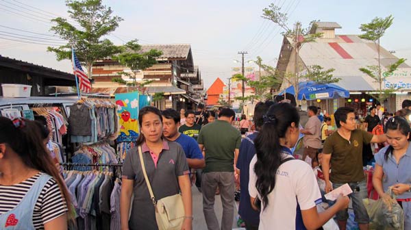 ตลาดนัดเรือบิน สมุทรปราการ