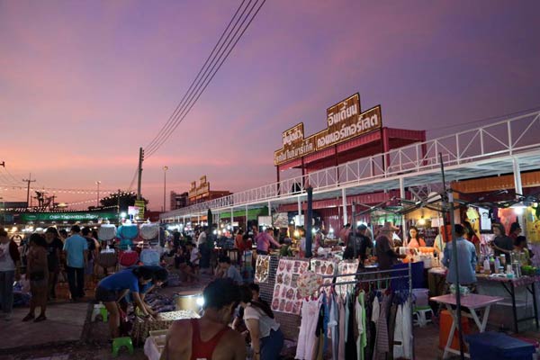 ตลาดรถไฟมหาชัยอินเทรนด์