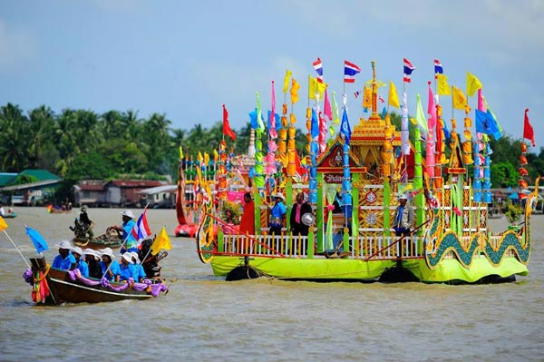 งานประเพณีชักพระ-ทอดผ้าป่า และแข่งเรือยาว