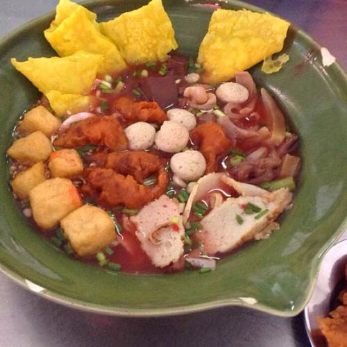 ร้านอาหารจานยักษ์