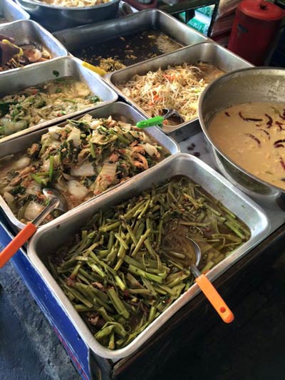 ร้านข้าวแกงบุฟเฟ่ต์