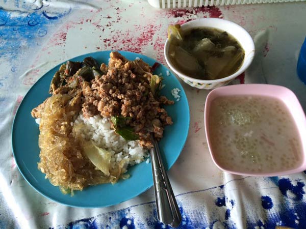 ร้านข้าวแกงบุฟเฟ่ต์