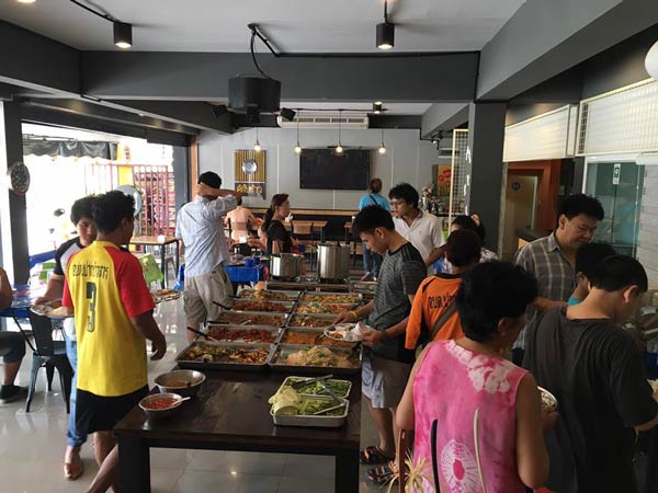 ร้านข้าวแกงบุฟเฟ่ต์