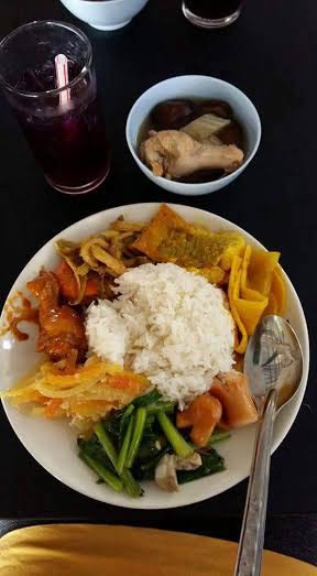 ร้านข้าวแกงบุฟเฟ่ต์