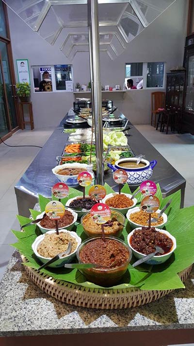 ร้านข้าวแกงบุฟเฟ่ต์