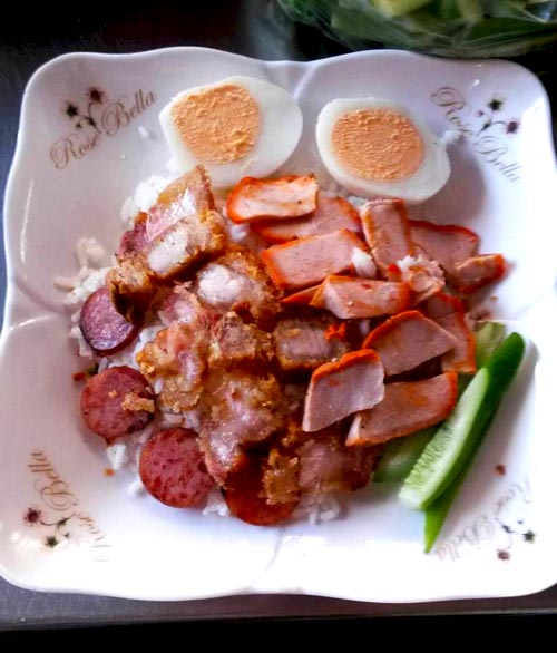 ร้านข้าวหมูแดง-หมูกรอบ