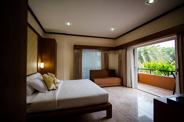 Phuplaces Bangsaen ที่พักบางแสน