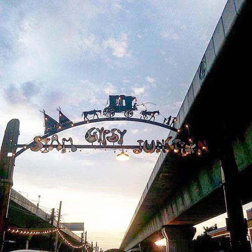 เที่ยวตามเส้นทางรถไฟฟ้าสายสีม่วง