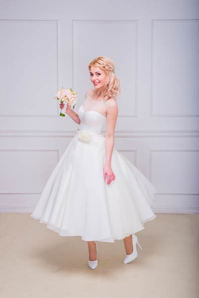 ชุดแต่งงานแบบสั้น