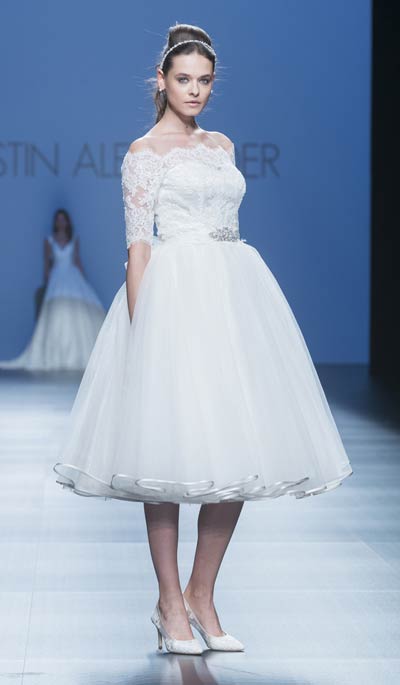 ชุดแต่งงานแบบสั้น