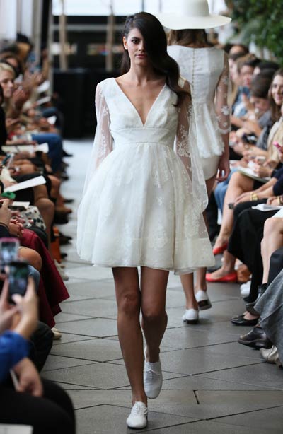 ชุดแต่งงานแขนสั้น