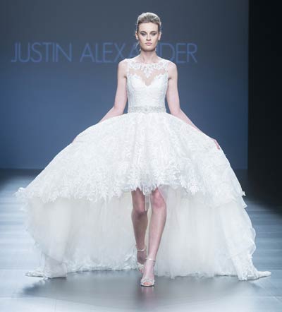 ชุดแต่งงานแบบสั้น