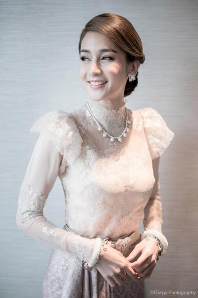 ชุดแต่งงาน เนย โชติกา