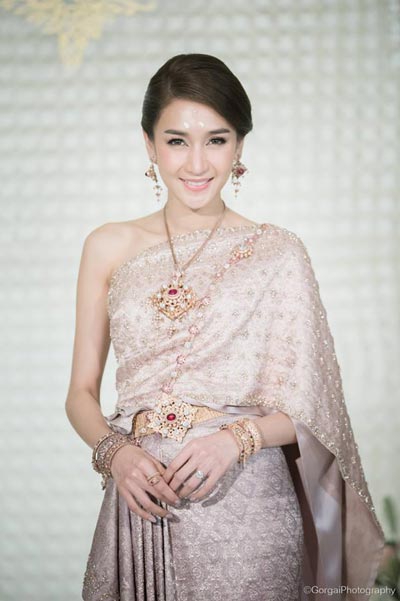 ชุดแต่งงาน เนย โชติกา