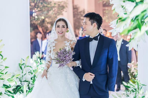 ชุดแต่งงาน เนย โชติกา