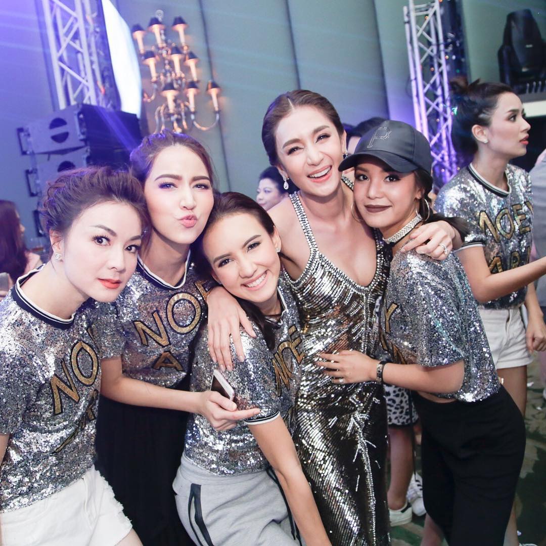 ชุดแต่งงาน เนย โชติกา