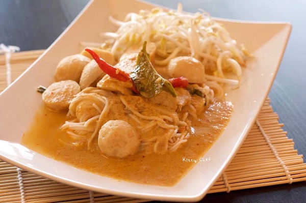 ขนมจีนน้ำยาไก่กะทิ