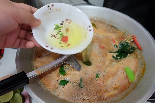 มาม่าต้มยำมันกุ้งหม้อไฟ