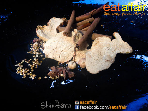 ขาหมูน้ำแดง