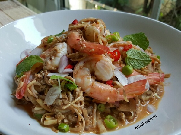 ยำหัวปลีกุ้งสด