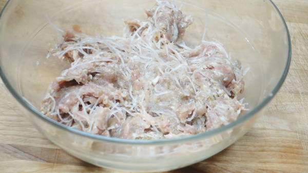 แกงจืดมะระยัดไส้หมูสับ