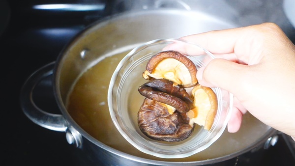 แกงจืดมะระยัดไส้หมูสับ