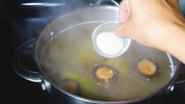 แกงจืดมะระยัดไส้หมูสับ