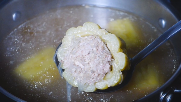 แกงจืดมะระยัดไส้หมูสับ