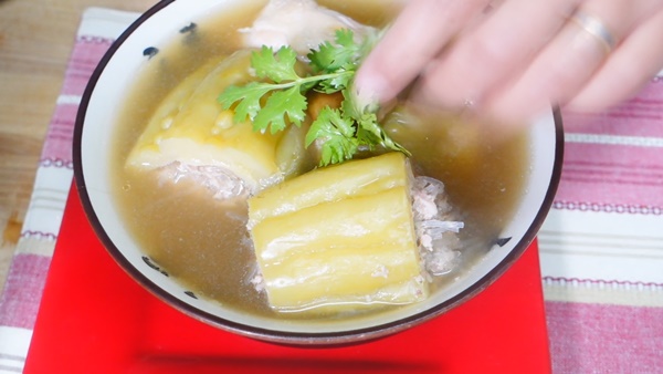 แกงจืดมะระยัดไส้หมูสับ