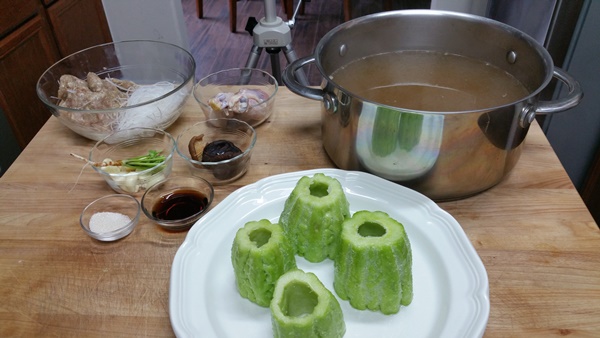 แกงจืดมะระยัดไส้หมูสับ