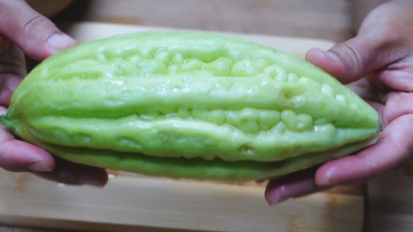 แกงจืดมะระยัดไส้หมูสับ