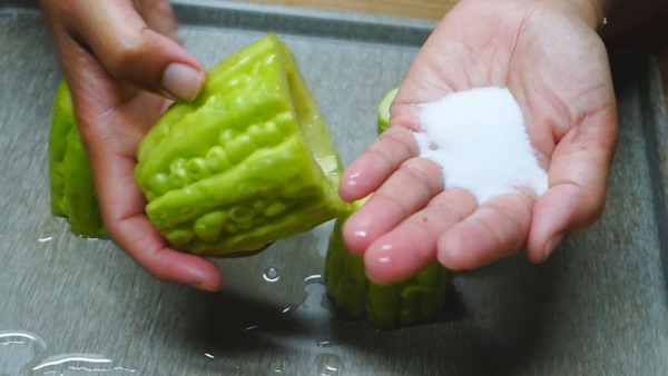 แกงจืดมะระยัดไส้หมูสับ