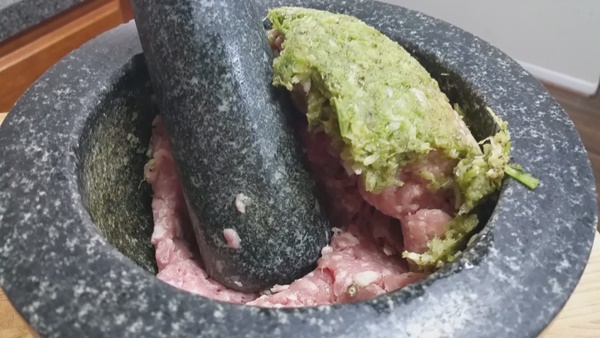 แกงจืดมะระยัดไส้หมูสับ