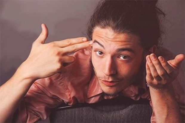 ทรงผม เอซร่า มิลเลอร์