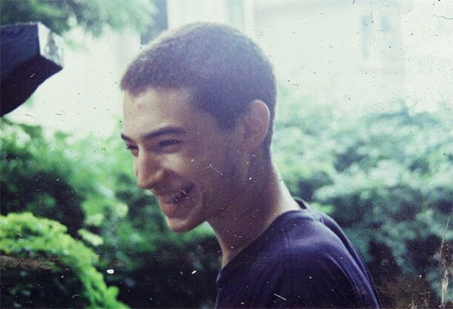 ทรงผม เอซร่า มิลเลอร์