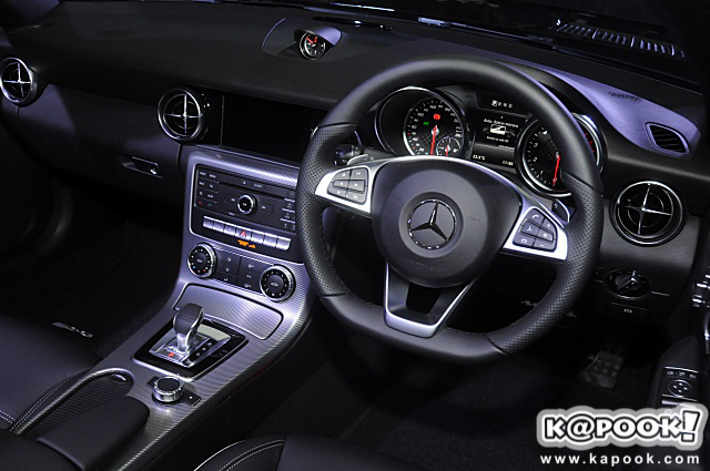 Mercedes-Benz SLC 300 AMG Dynamic  Mercedes-Benz SLC 300 AMG Dynamic