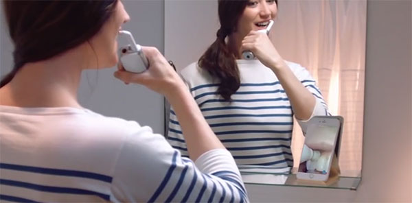 แปรงสีฟันติดกล้อง