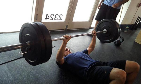 ท่าเล่นกล้ามอก 