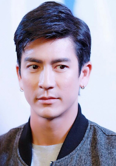 ดาราชายปากน่าจูบ