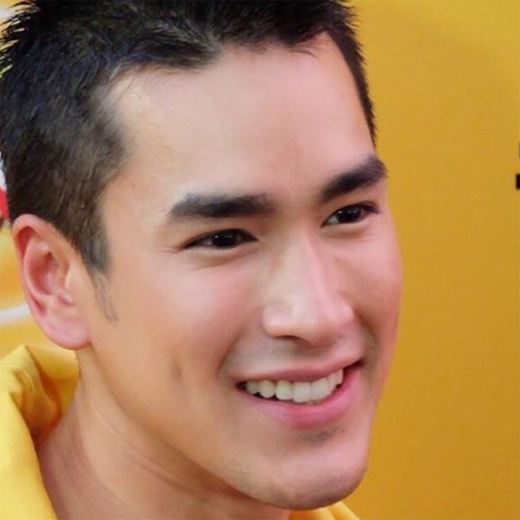 ดาราชายปากน่าจูบ