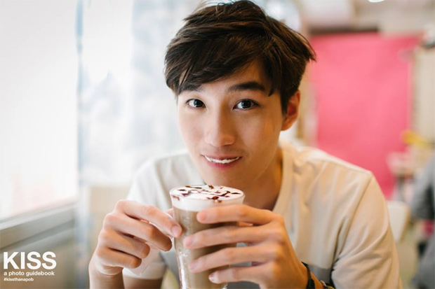 ดาราชายปากน่าจูบ