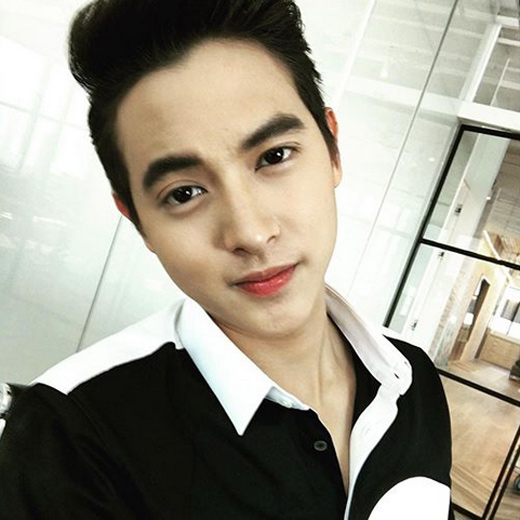 ดาราชายปากน่าจูบ