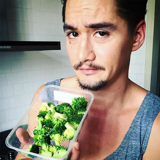 ดาราชายปากน่าจูบ