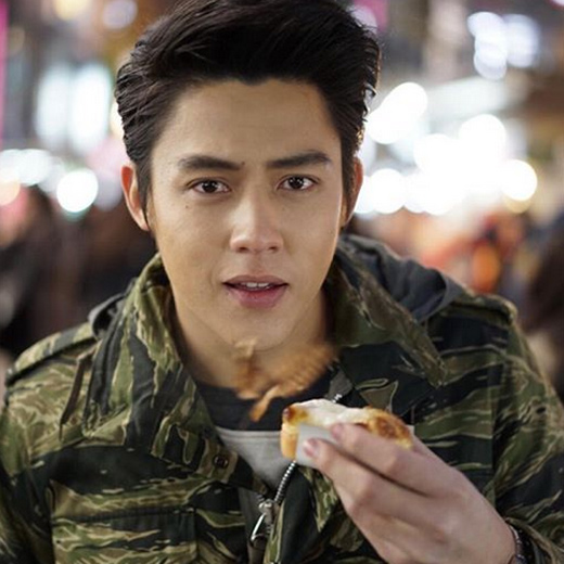 ดาราชายปากน่าจูบ