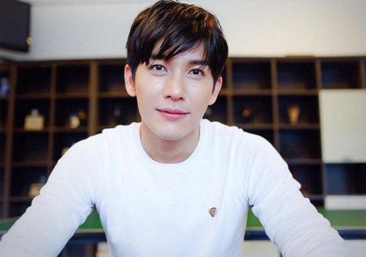 ดาราชายปากน่าจูบ